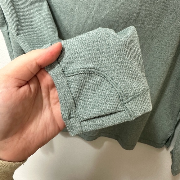 Athleta Women’s Sz XL Sea Moss Sage Green Uptempo Ribbed Henley Top Workout - Picture 5 of 8
